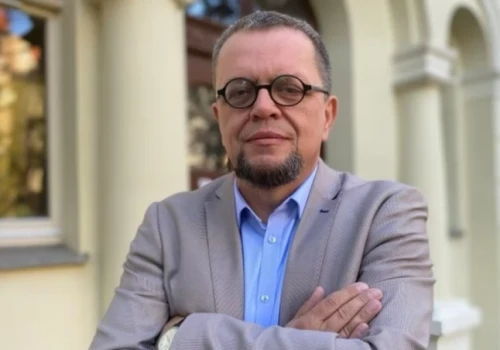 Polska wreszcie od morza do morza… I czy radni, krążący między Kaczyńskim i Morawieckim, nie przypominają rosyjskich sportowców?