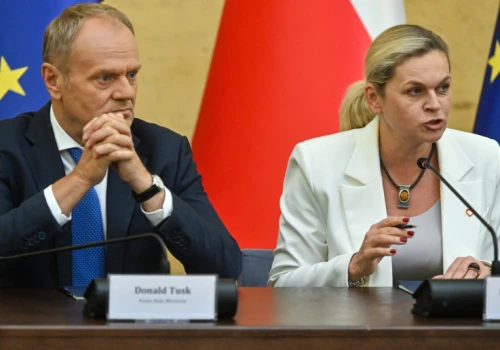 Koniec z coroczną niepewnością. Od 2027 roku pensje w tych zawodach pójdą w górę