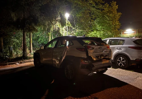 Parkingowe popisy seniorki skończyły się uszkodzeniem czterech pojazdów