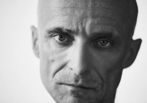 Artur Rojek prezentuje najnowszy singiel „Mirafiori”