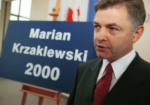 „Krzak Tak” było wszędzie. Tak Marian Krzaklewski chciał zostać prezydentem. Za chwi…
