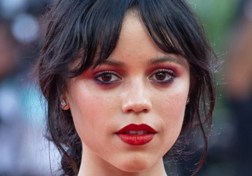 Jenna Ortega wyznała, co robiła sobie na planie jako dziecko. Fani są zaniepokojeni