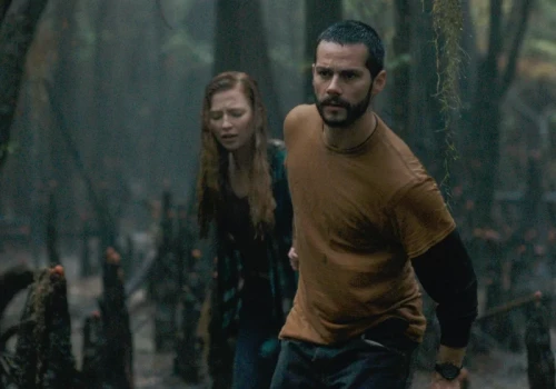 10 thrillerów na HBO Max na weekend. Te filmy i seriale wciągają bez reszty