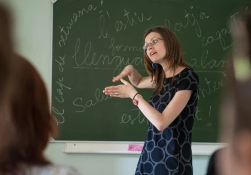 Nauczyciele początkujący zarobią więcej. Jest propozycja stałej podwyżki
