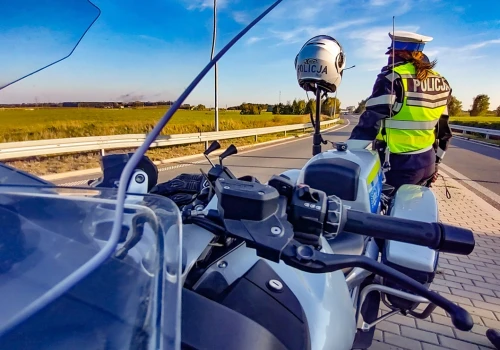 Motocyklista stracił prawo jazdy za prędkość