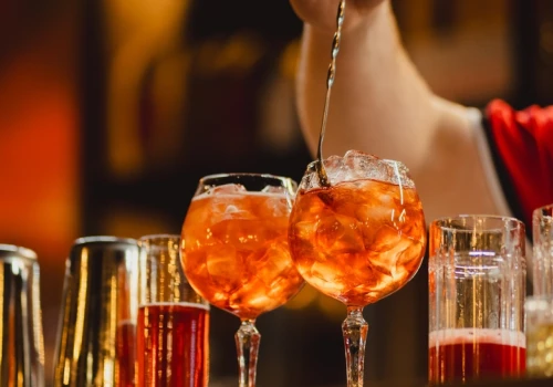 Aperol Spritz zna niemal każdy. Mało kto wie, jak powstał ten koktajl