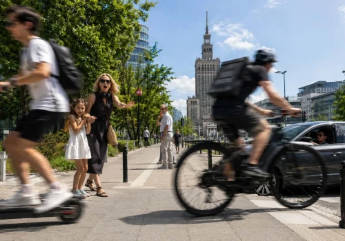 Musimy na poważnie porozmawiać o zakazaniu hulajnóg i rowerów elektrycznych w miastach