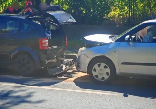 Potężne utrudnienia w ruchu po zderzeniu trzech aut na Wincentego Pola