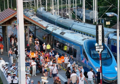 Polacy jeżdżą w wakacje pociągami. Rekord goni rekord