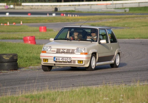 Renault 5, Rapid i Express szalały na torze podczas XXI Ogólnopolskiego Zlotu tych pięknych samochodów
