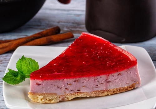 Sernik z malinami bez piekarnika. Delikatny, lekki i zachwycająco kremowy