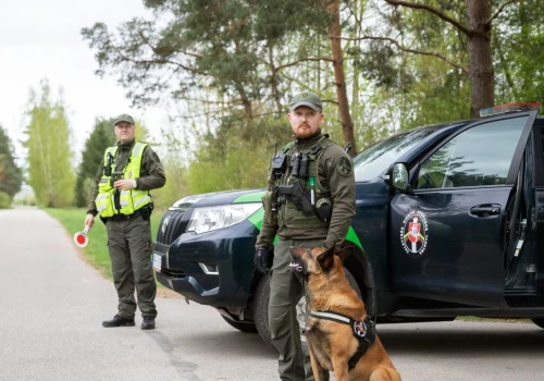Litewski strażnik graniczny ranny na granicy. Migranci próbowali go przeciągnąć na Białoruś