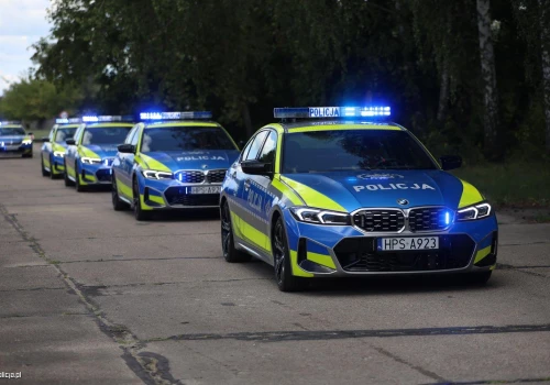 Skuteczna walka z piratami drogowymi. 44 oznakowane radiowozy BMW M340i xDrive dla policji