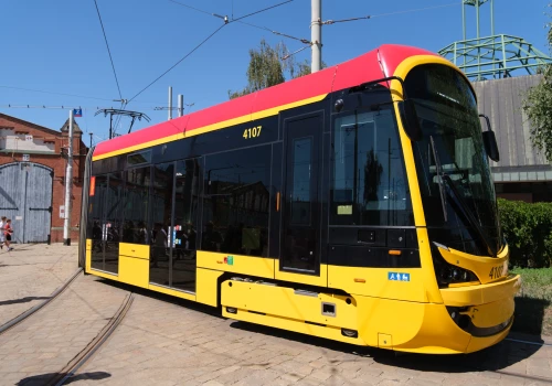 Wrocław szuka 160 nowych tramwajów na rozbudowane trasy i testuje Warsolino