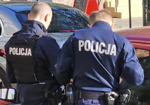 Gigantyczne utrudnienia w centrum Warszawy. Ewakuowano tysiące osób, autobusy skierowane na objazdy