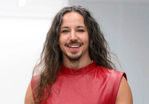 Michał Szpak poruszy do łez. Zaśpiewa niezapomniany utwór Violetty Villas w filmie o artystce