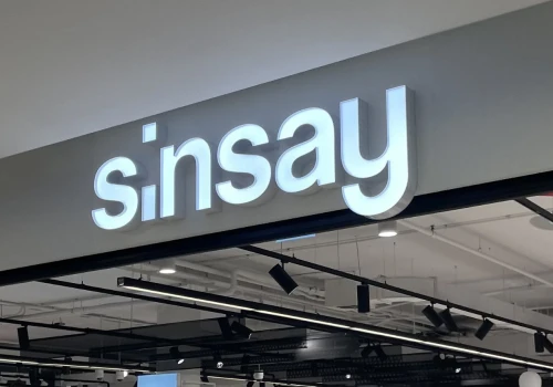 Kable pod biurkiem doprowadzały mnie do szału. W Sinsay znalazłem rozwiązanie za 24,99 zł