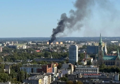 Kłęby dymu nad Łodzią. Rozległy pożar na Górnej