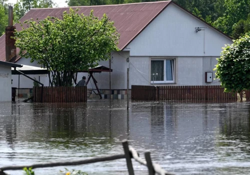 Kolejne dymisje po aferze z pomocą dla powodzian