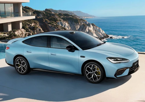 Geely rozpoczęło przedsprzedaż sedana Galaxy TT — od 145 900 juanów i do 640 km zasięgu