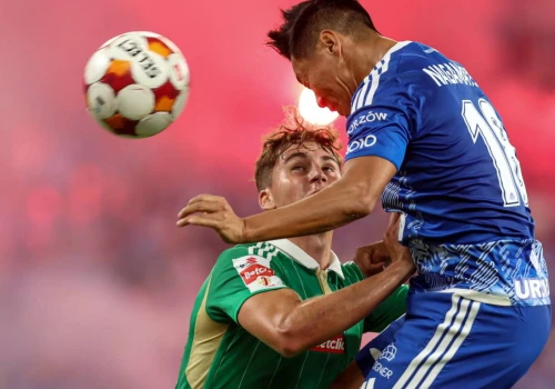 Błysk w 97. minucie! Ruch rzuca Lechię na kolana