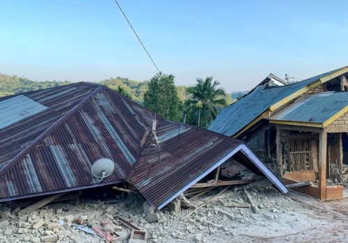Silne trzęsienie ziemi w Indonezji. Gruzy spadały na ludzi, są ofiary
