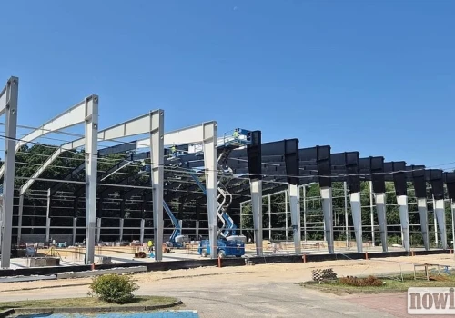 Jastor coraz bliżej końca modernizacji. Montują główną trybunę, finał prac w 2027 roku