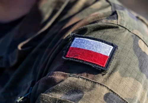 Jednak Tusk? Polacy wskazali, który rząd bardziej wzmocnił armię