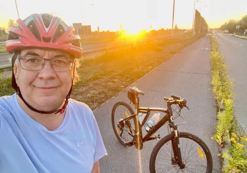 Na oddziały okulistyki zgłaszają się pacjenci z retinopatią. Prof. Rejdak: Efekt patrzenia na Słońce