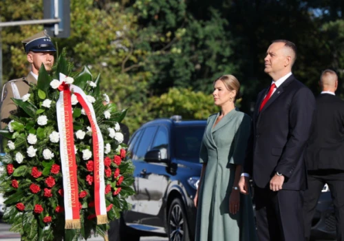 Prezydent oddaje hołd Piłsudskiemu. Obchody Święta Wojska Polskiego w Warszawie