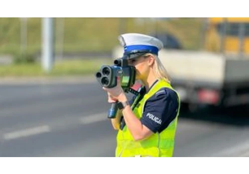 Świąteczny weekend na drogach i nad wodą. Policja zapowiada kontrole