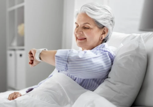 O której godzinie powinni wstawać seniorzy? To najzdrowsza godzina