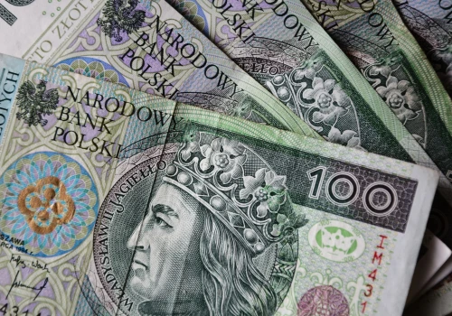 Senior z Rzeszowa stracił ponad 210 tysięcy złotych. Uwierzył rzekomym doradcom inwestycyjnym