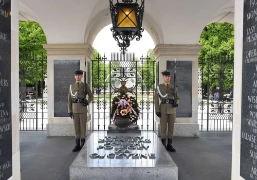 Święto Wojska Polskiego. Prezydent Nawrocki na uroczystej odprawie wart