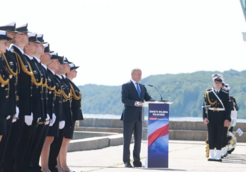 „Chcemy uniknąć wojny”. Premier o bezpieczeństwie w Gdyni, parada morska wystartowała