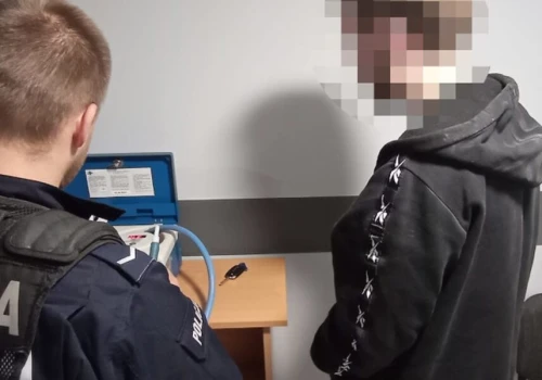 Warszawa: 31-letni obywatel Ukrainy zasnął za kierownicą. Miał ponad 2 promile