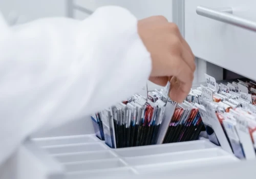 Centrum e-Zdrowia wymienia certyfikaty P1 po wycieku danych z MyDr. Gawkowski wyjaśnia, co to oznacza dla pacjentów