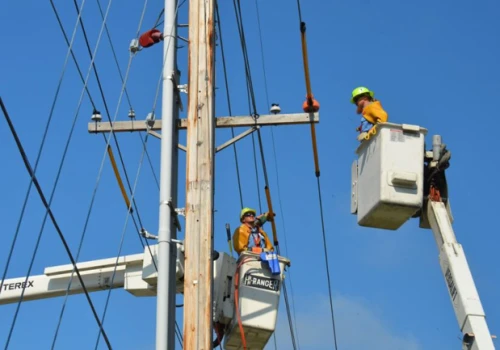 Trwa usuwanie awarii sieci energetycznej spowodowanych ostatnimi burzami w Illinois