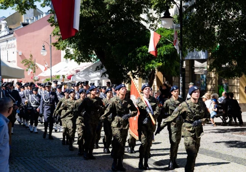 Defilada wojskowa, piknik militarny i wielki telebim. Wyjątkowe obchody Święta Wojska Polskiego w Radomiu