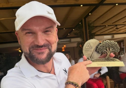 Brzoska ostro uderza w Metę. „Twarz ma się tylko jedną”