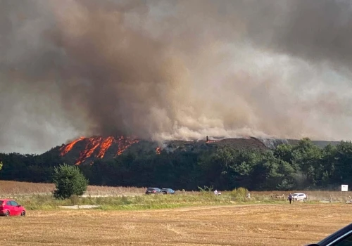 Ogromny pożar zakładu w Chlewnicy. Na miejscu blisko 30 zastępów