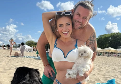 Herbuś wybrała Bałtyk zamiast egzotycznych wakacji. Pokazała idealną figurę na plaży