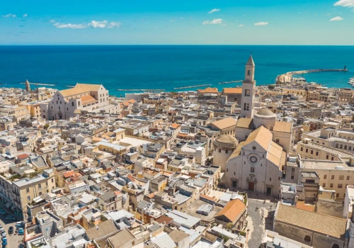 City break w Apulii 🇮🇹🌳✈️ Loty i 3 noclegi w Bari ze śniadaniami za 869 PLN 🩵