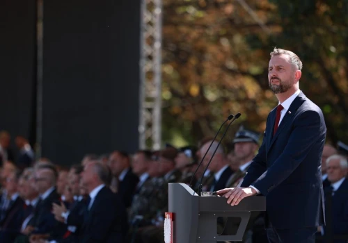 Nawrocki zagrzmiał na defiladzie! Bardzo szybka riposta szefa MON