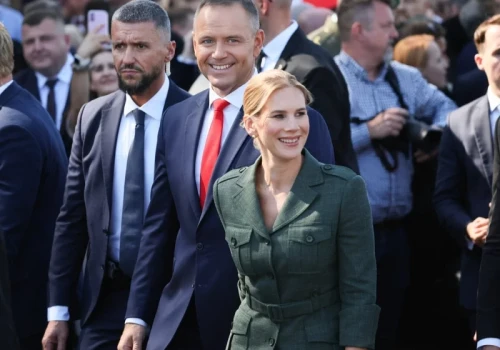 Nawrocka skradła show podczas defilady. „Dobry wybór dla blondynki”