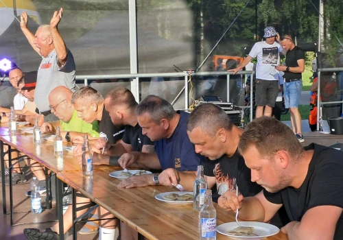 MotoFolk Kaszuby w Parchowie ma nowego mistrza w jedzeniu pierogów