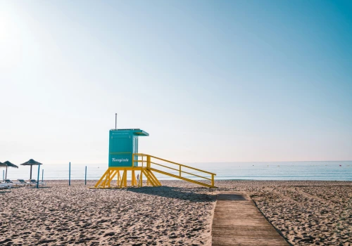 Ucieknij na słoneczne wybrzeże Costa del Sol ☀️ Wycieczka do Hiszpanii za 749 PLN 🇪🇸 Loty i noclegi w cenie 🌊