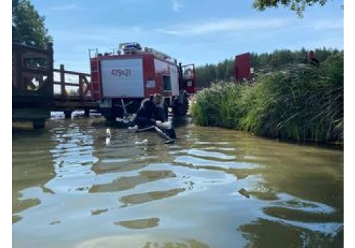 Tragedia nad jeziorem. Para po kłótni wpadła do wody. Oboje nie żyją