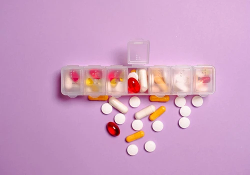 Prawie 400-procentowy wzrost zgłoszeń dotyczących uszkodzeń wątroby. Najczęstszą przyczyną paracetamol