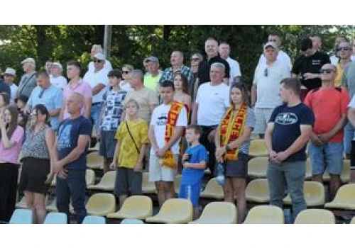 Jędrzejów: Kibice na zwycięskim meczu Naprzód Jędrzejów - Pogoń Sokół Lubaczów w Betclic 3. Lidze. Byliście? Szukajcie się na zdjęciach